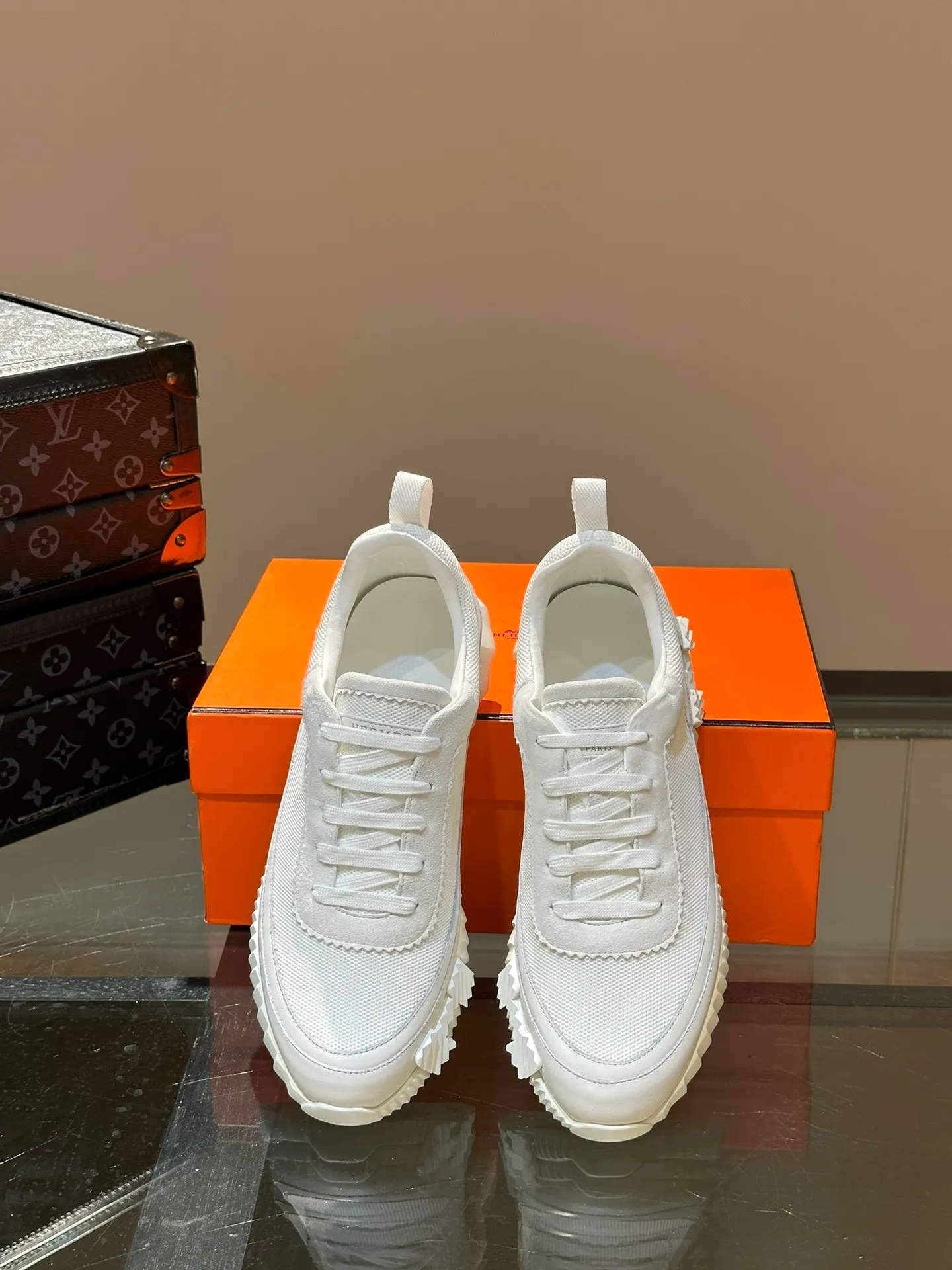Men's shoes 💰p420 "hermes*" new men's casual sports shoes, the upper is made of cowhide leather and high-end mesh, imported materials, full of texture, the light sole is decorated with contrasting patterns, creating a versatile fashion style. Size: 38-44 (45.46 customized)